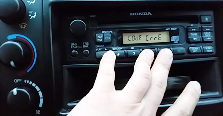 Pourquoi ma radio Honda indique-t-elle Error E ?