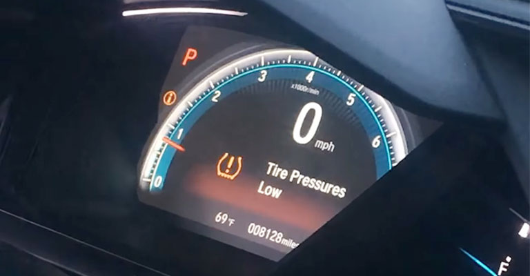 Comment réinitialiser le voyant de pression des pneus sur une Honda Civic ?