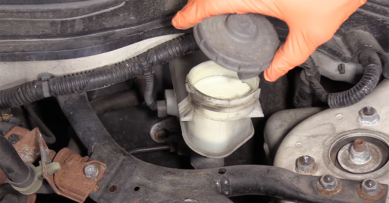 À quelle fréquence faut-il changer le liquide de frein d'une Honda ?